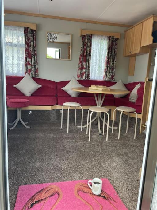 Three Bed Static Caravan With Fantastic Views And Hottub