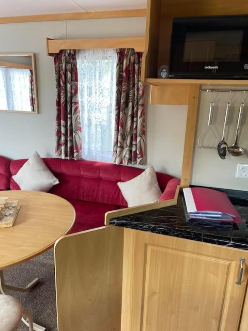 Three Bed Static Caravan With Fantastic Views And Hottub Holiday home Swansea